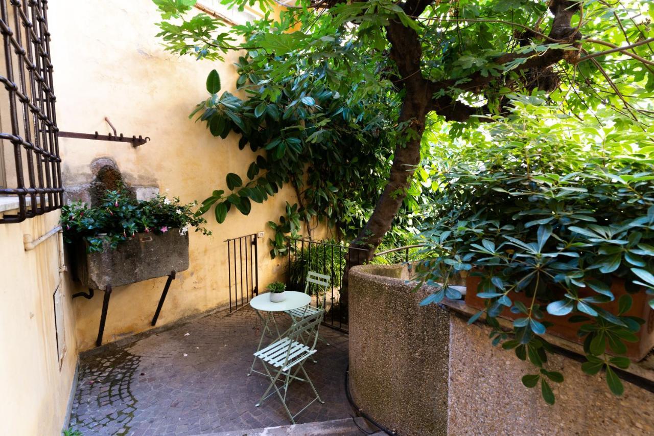 רומא Quiet Trevi Fountain Apartment With Patio And Backyard מראה חיצוני תמונה