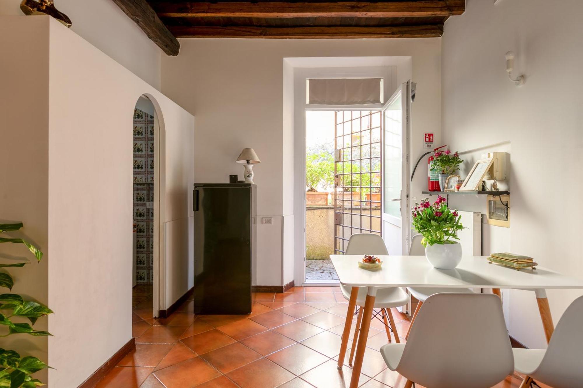 רומא Quiet Trevi Fountain Apartment With Patio And Backyard מראה חיצוני תמונה