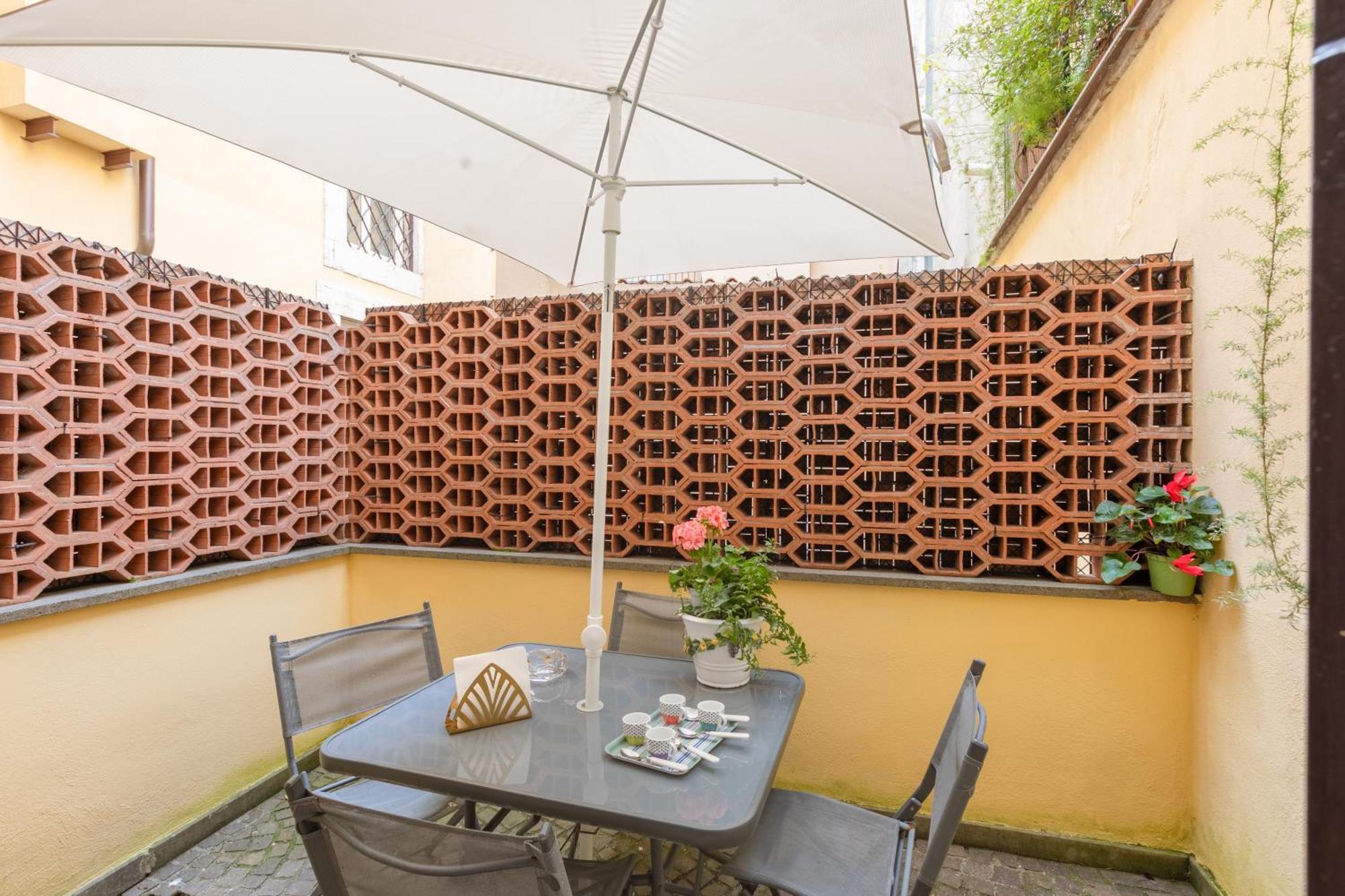 רומא Quiet Trevi Fountain Apartment With Patio And Backyard מראה חיצוני תמונה