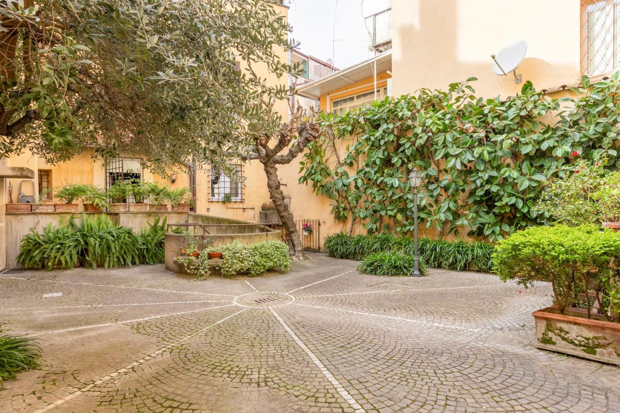 רומא Quiet Trevi Fountain Apartment With Patio And Backyard מראה חיצוני תמונה