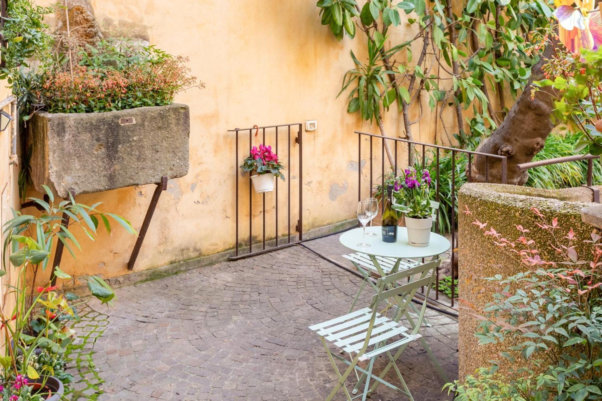 רומא Quiet Trevi Fountain Apartment With Patio And Backyard מראה חיצוני תמונה